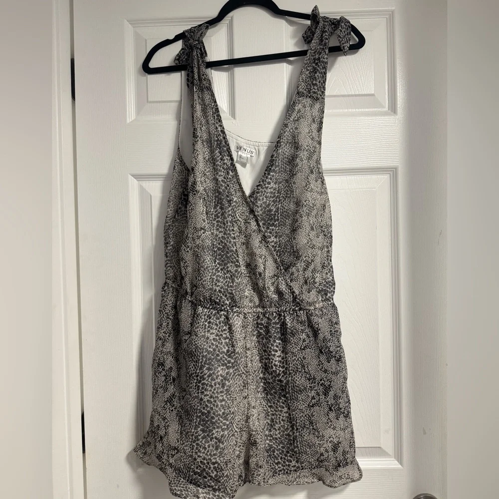 VENUS Gray and Cream Snake Skin Print Romper